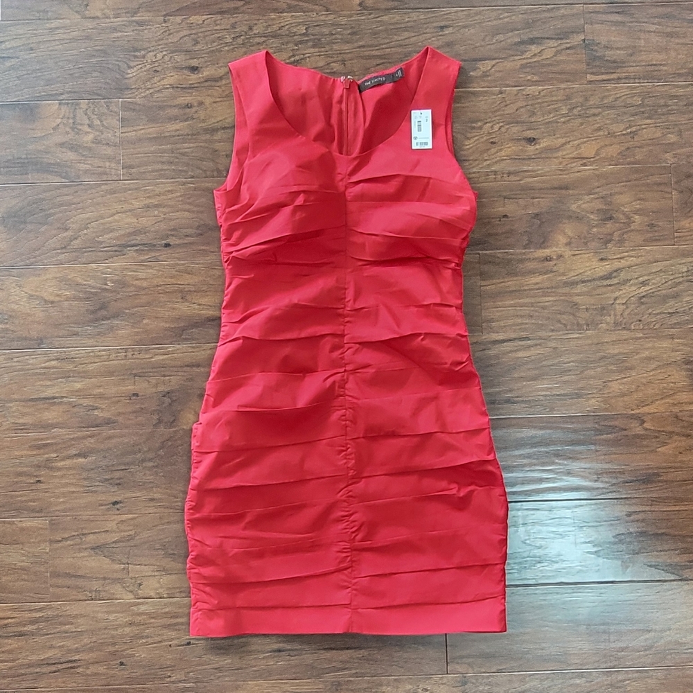 The Limited Red Short Sleeved Pleated Dress NWT Never Worn Size 2